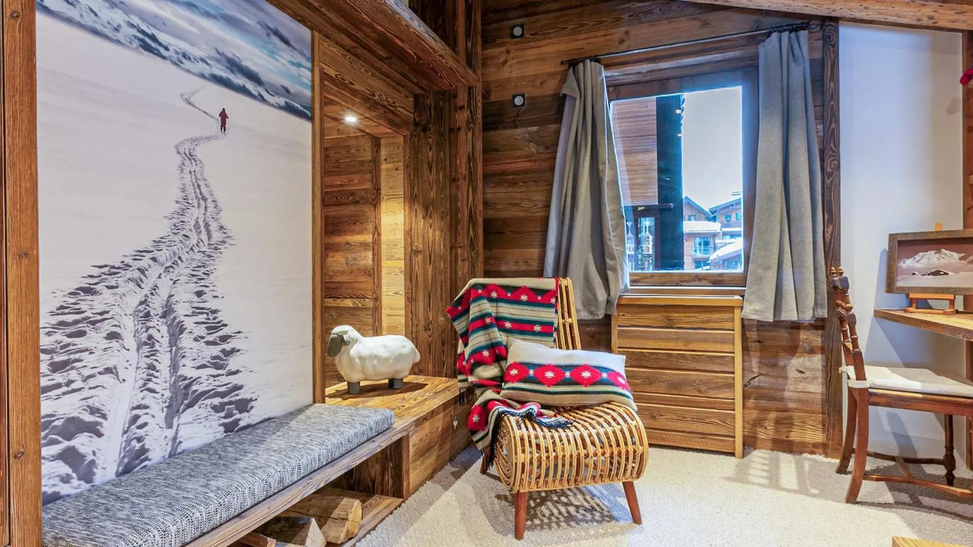 Appartement De Prestige Avec Cheminee Au Centre De Val-D'Isere, A Proximite Des Pistes Et Commerces - Fr-1-694-205